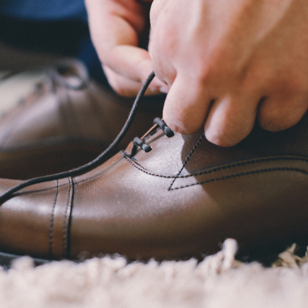 Idealne buty na co dzień – jak połączyć wygodę, styl i funkcjonalność