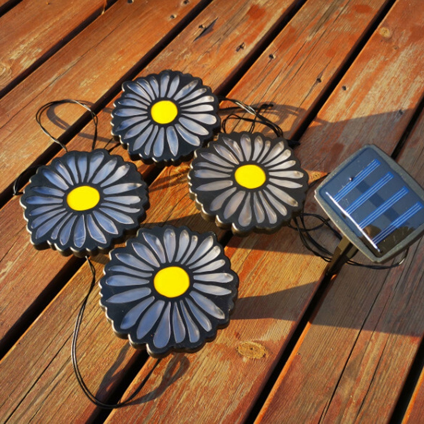 Nowoczesna lampka ogrodowa Daisy Solar String Lights do ogrodu