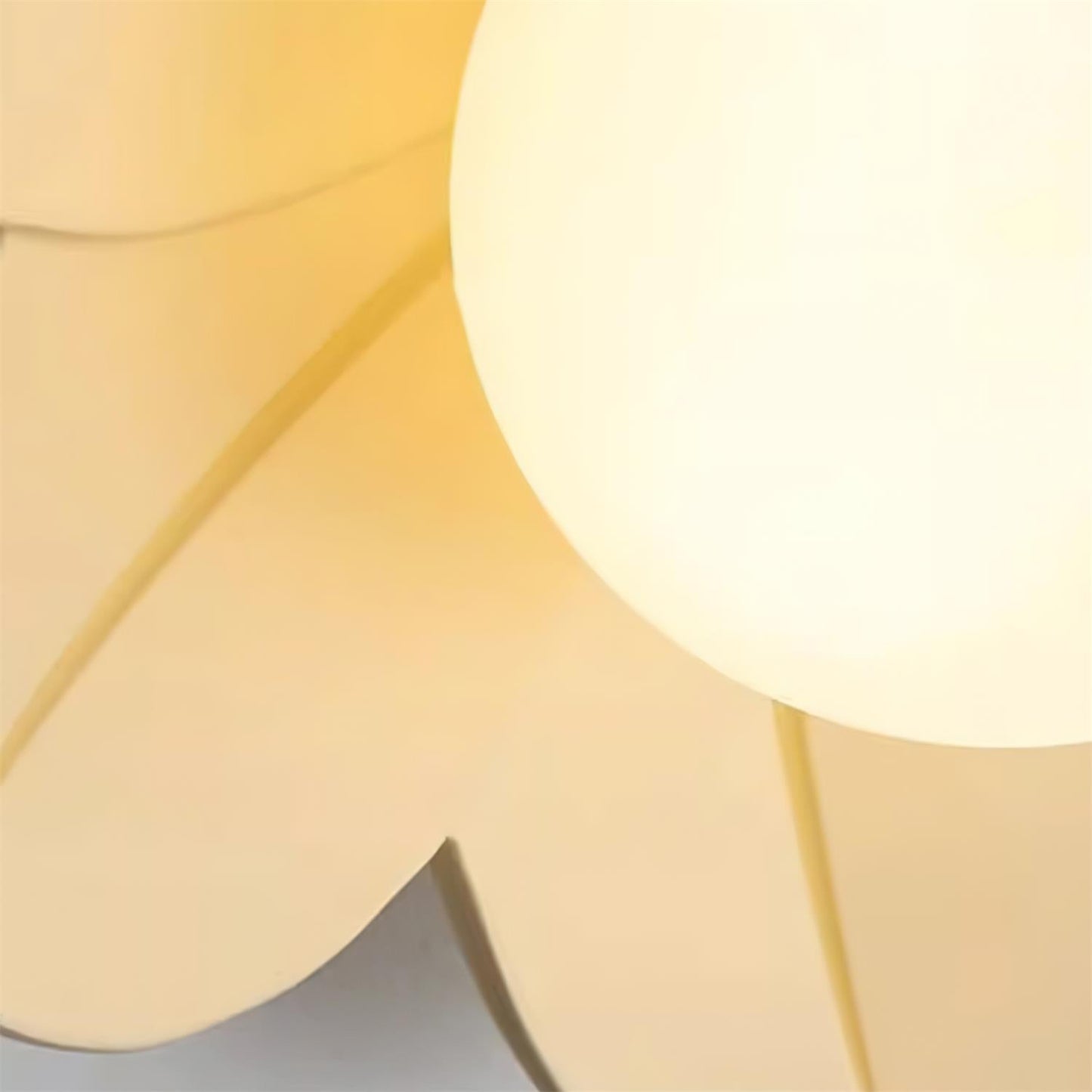 Nowoczesna lampa sufitowa o wzorze w kształcie płatków