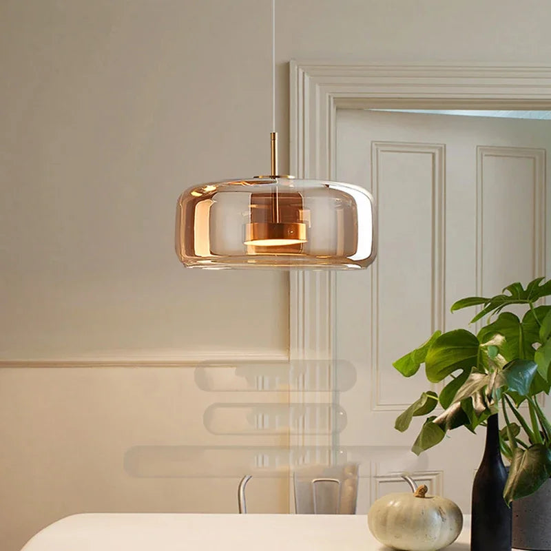 Wyrafinowana szklana lampa wisząca do nowoczesnych wnętrz