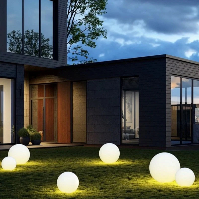 Lampa zewnętrzna LED Globe z pilotem i opcją zasilania energią słoneczną