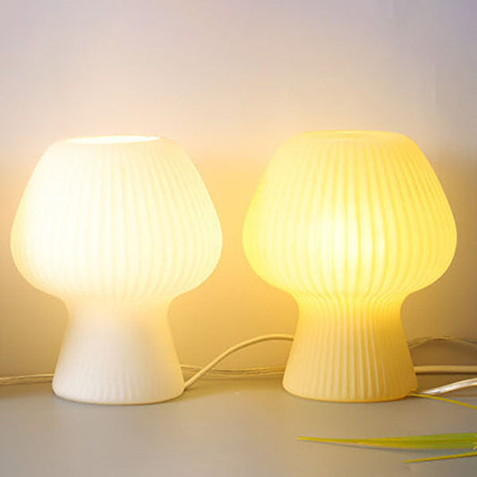 Minimalistyczne oświetlenie nocne lampka grzybek