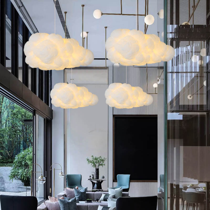 Przytulna nastrojowa lampa sufitowa z dwoma białymi kloszami