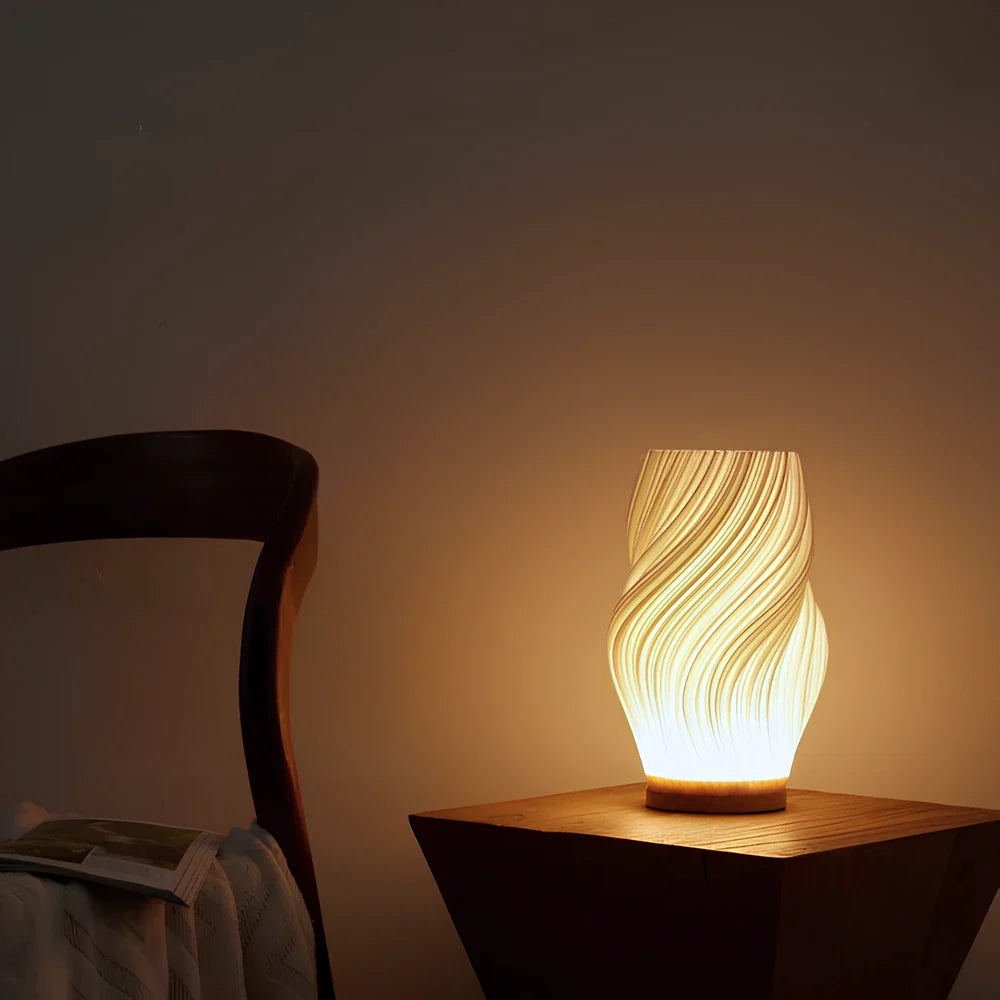 Lampa stołowa o rzeźbionym wzorze fal z zasilaniem USB