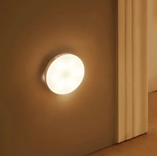 Klamka ścienna z czujnikiem ruchu – przenośna lampka LED samoprzylepna