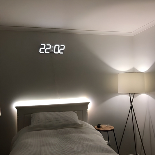 Minimalistyczny smukły jasny nowoczesny zegar ścienny LED