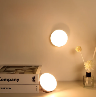 Klamka ścienna z czujnikiem ruchu – przenośna lampka LED samoprzylepna