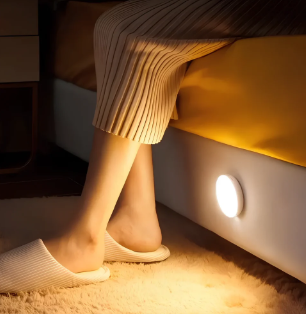 Klamka ścienna z czujnikiem ruchu – przenośna lampka LED samoprzylepna