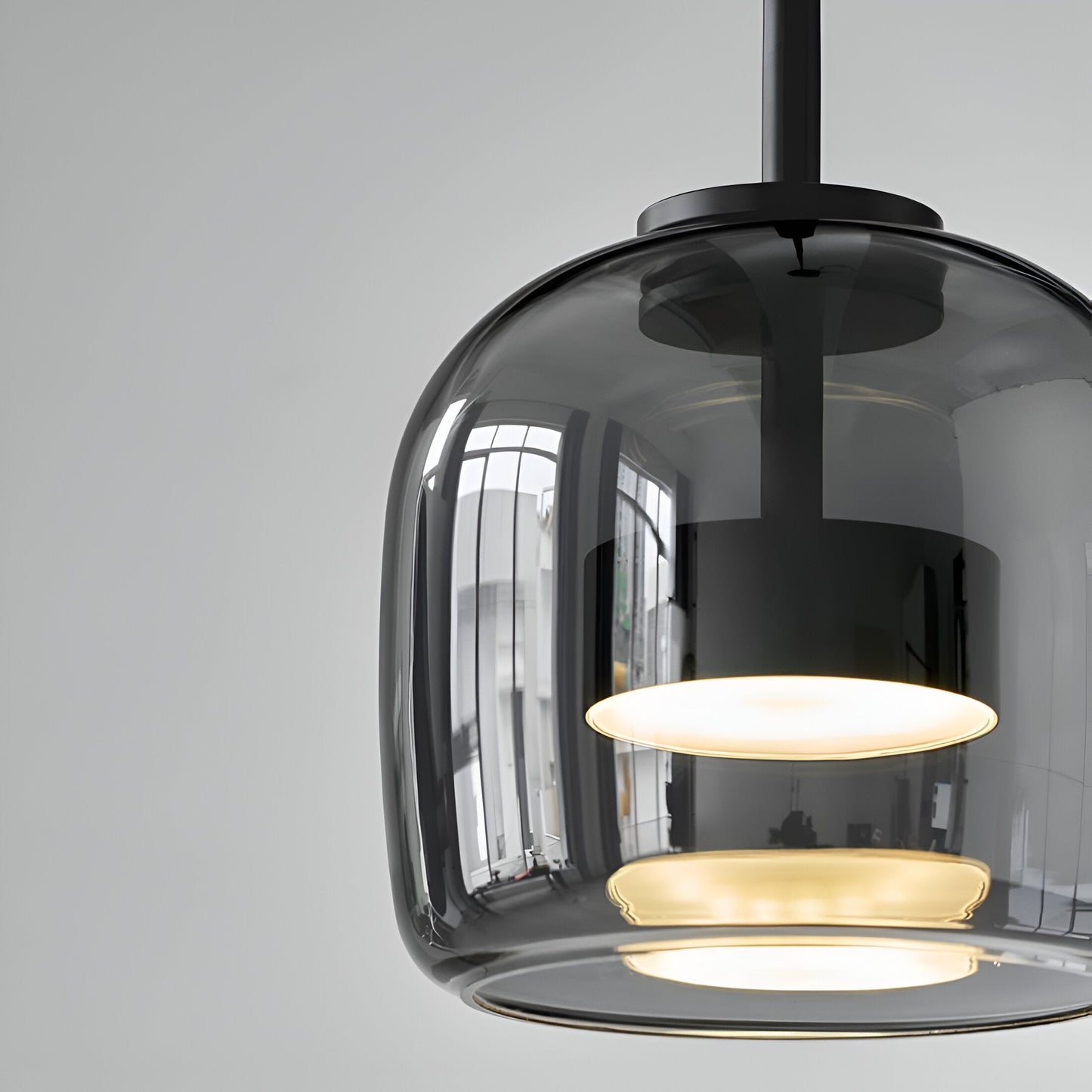 Lampa wisząca w stylu mid-century z trzema kloszami i regulowanymi przewodami