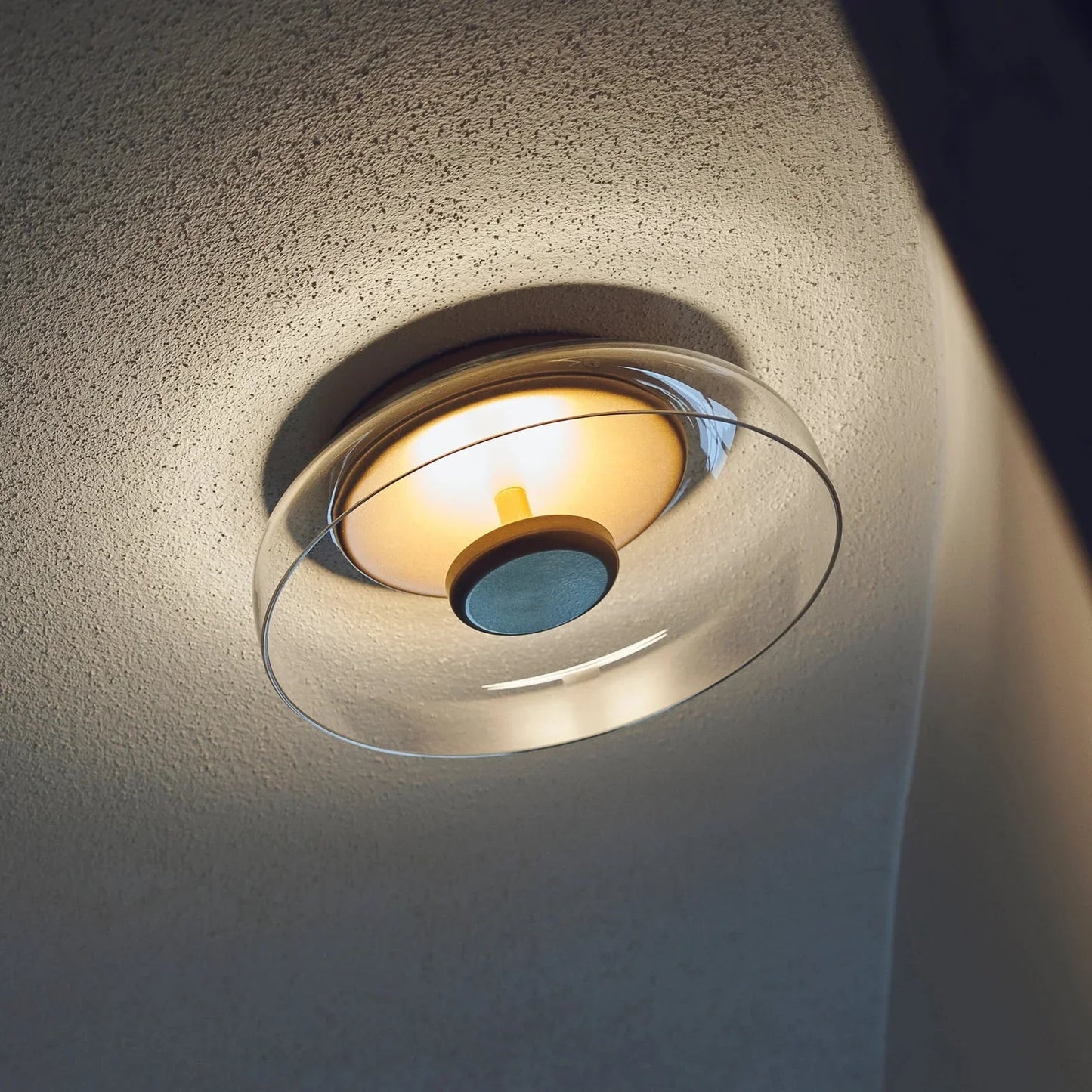 Nowoczesna lampa sufitowa LED z przyciemnianym szkłem