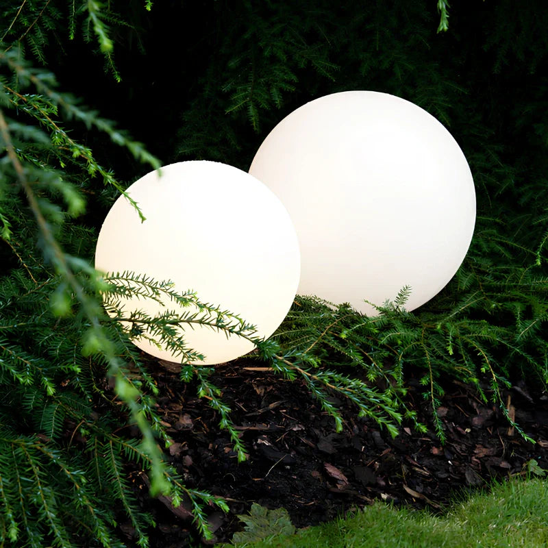 Lampa zewnętrzna LED Globe z pilotem i opcją zasilania energią słoneczną