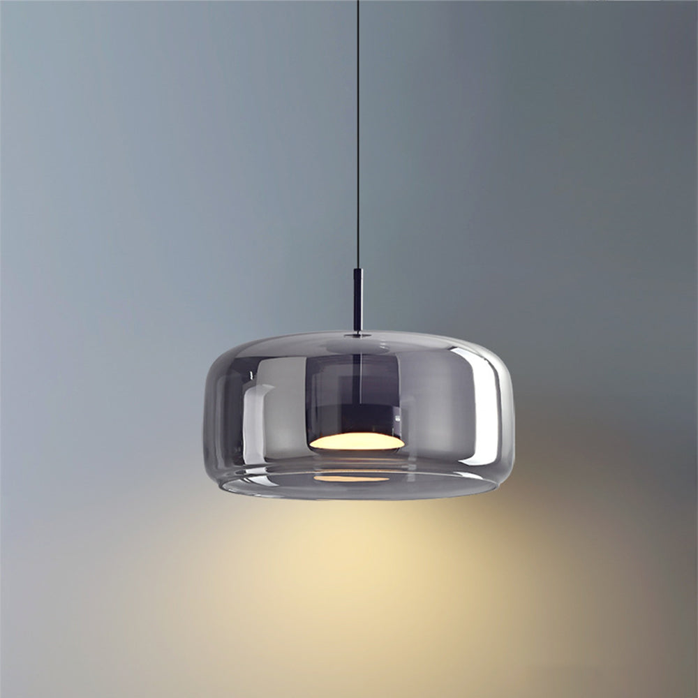 Delikatna bursztynowa lampa wisząca ze złotym akcentem