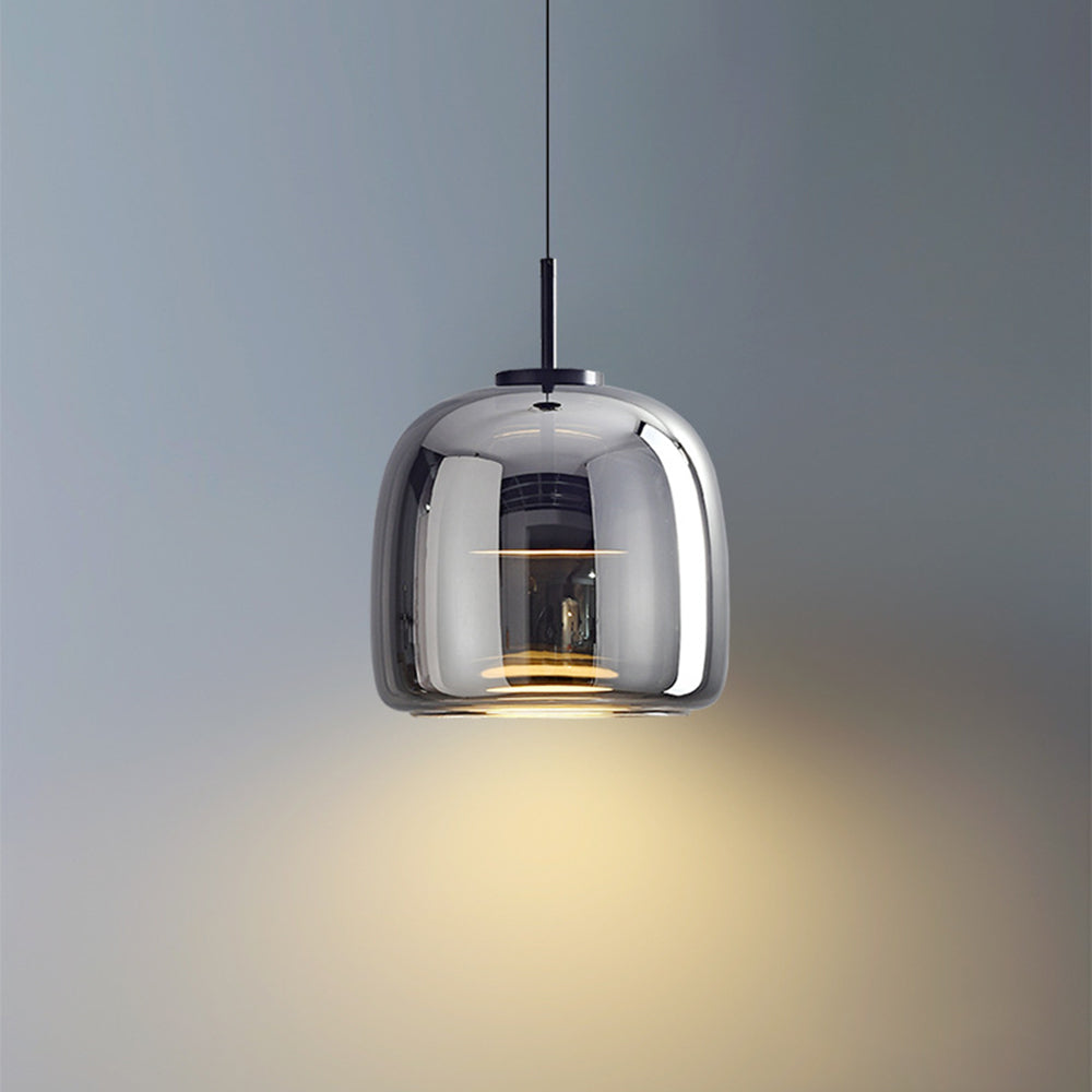Delikatna bursztynowa lampa wisząca ze złotym akcentem