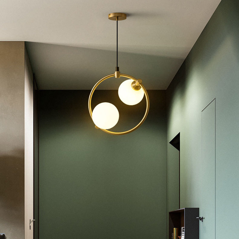 Skandynawska lampa sufitowa LED w kształcie kuli, montowana częściowo wpuszczana