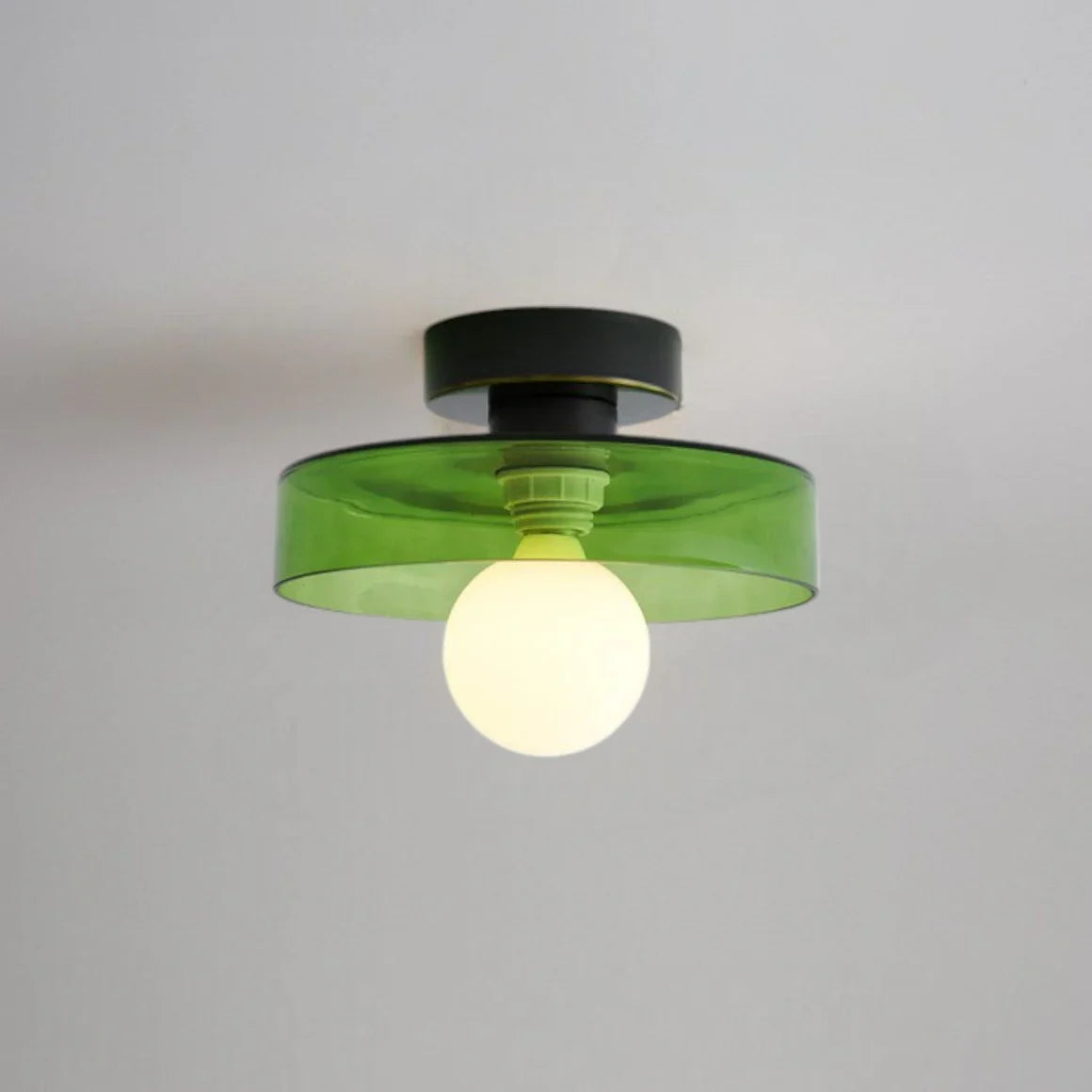 Okrągła kolorowa lampa sufitowa w stylu skandynawskim