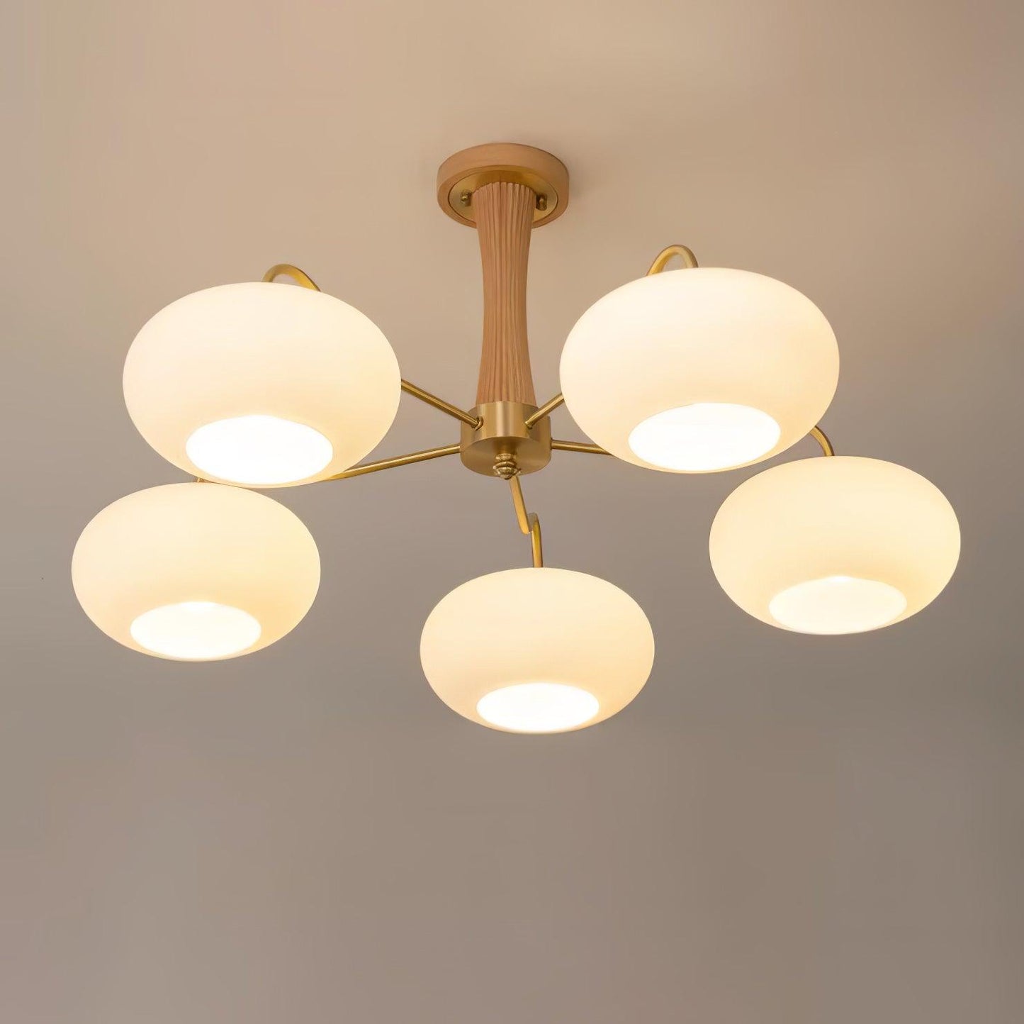 Artystyczna szklana lampa wisząca z połowy wieku z drewnianą podstawą