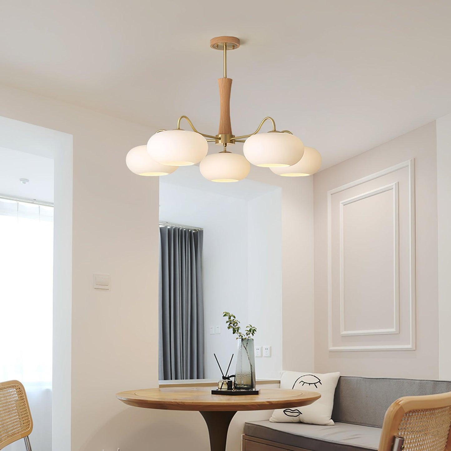Artystyczna szklana lampa wisząca z połowy wieku z drewnianą podstawą
