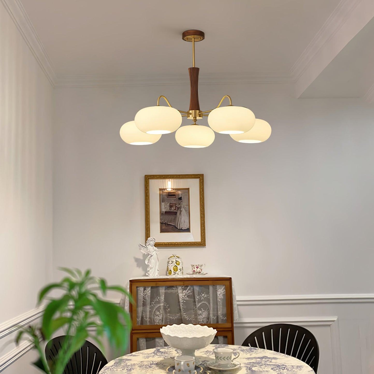 Artystyczna szklana lampa wisząca z połowy wieku z drewnianą podstawą