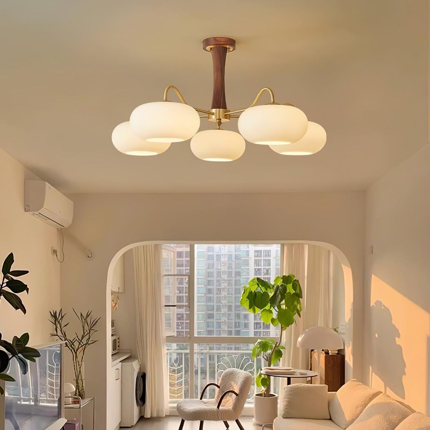 Artystyczna szklana lampa wisząca z połowy wieku z drewnianą podstawą