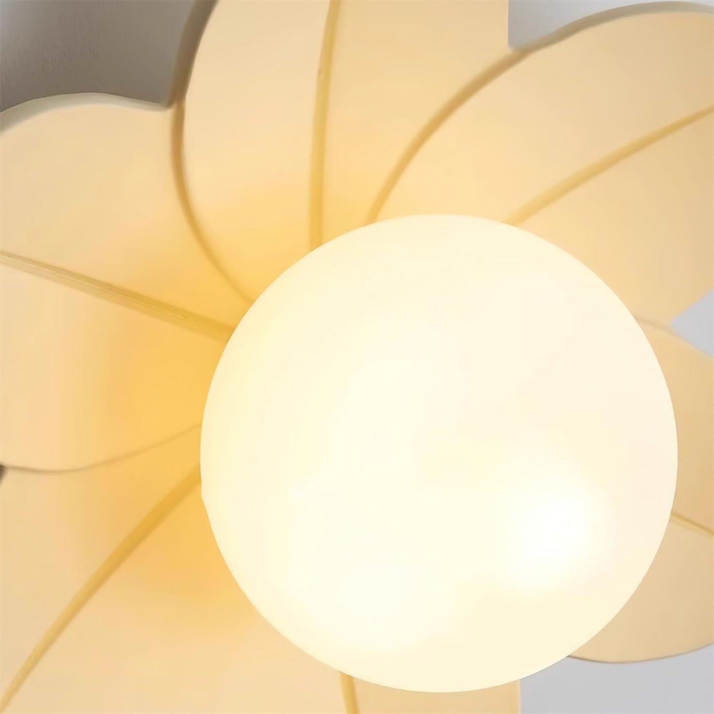 Nowoczesna lampa sufitowa o wzorze w kształcie płatków