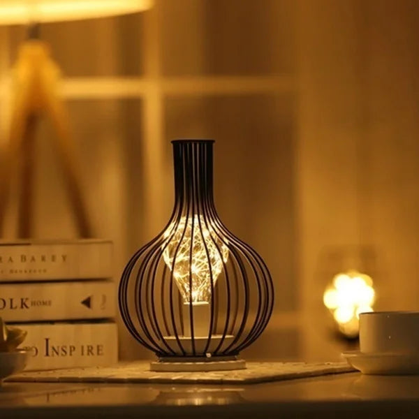 Lampa stołowa w stylu vintage z wydrążonym korpusem – nastrojowe oświetlenie w stylu retro