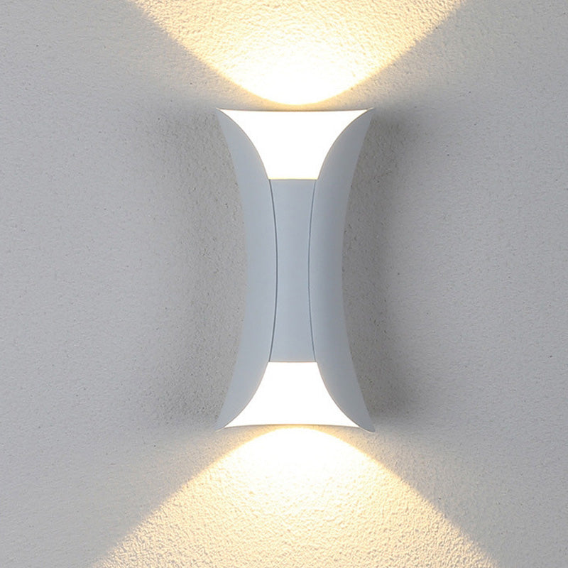Wszechstronna zakrzywiona odporna na warunki atmosferyczne zewnętrzna lampa ścienna LED