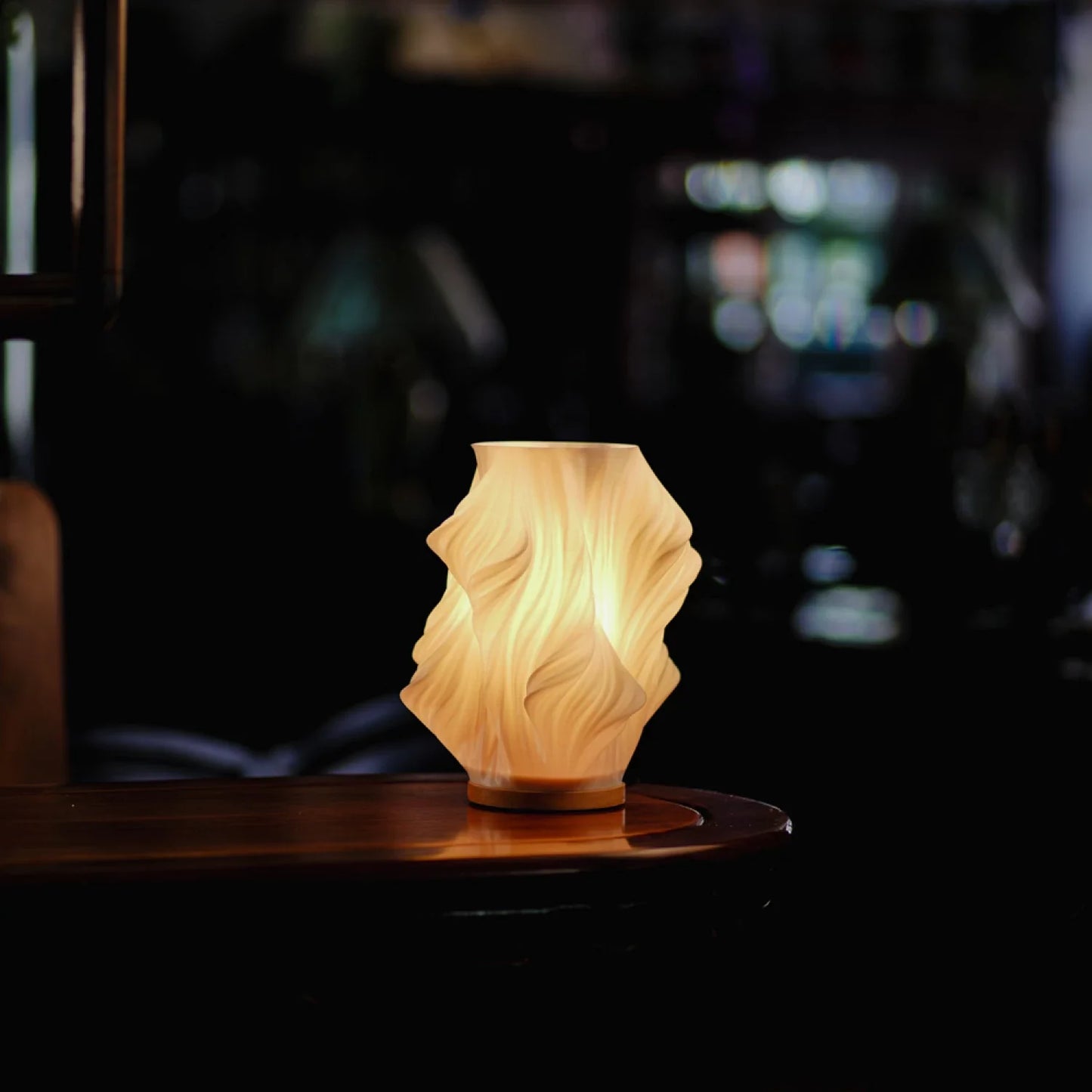 Lampa stołowa Wave LED z drewnianą podstawą i regulowanym natężeniem światła