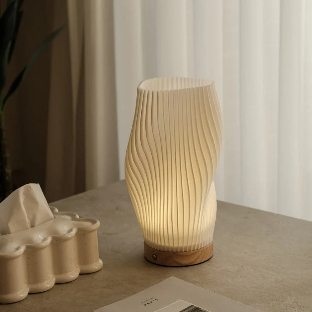 Lampa stołowa Wave LED z drewnianą podstawą i regulowanym natężeniem światła