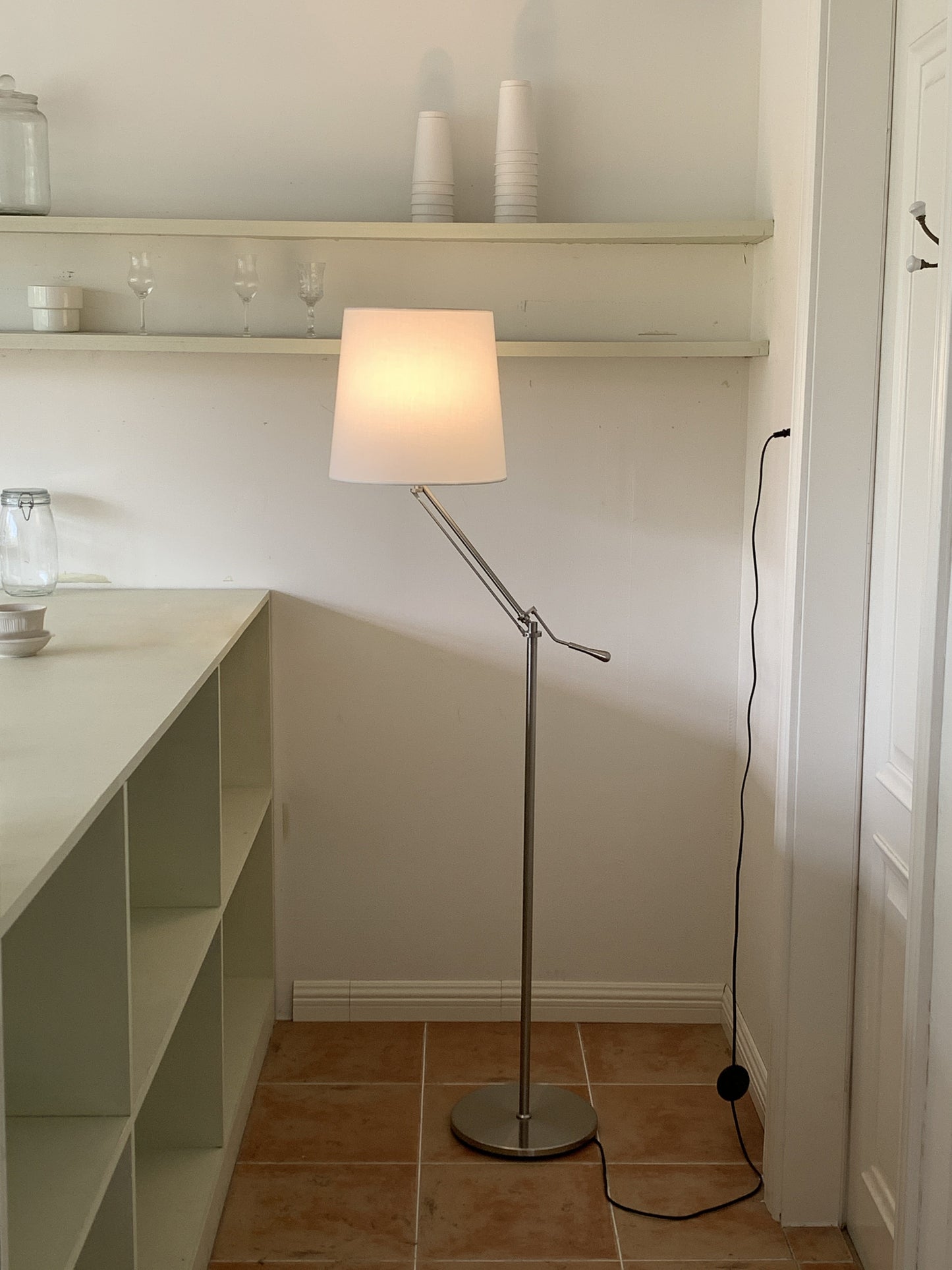 Lampa podłogowa Loneria