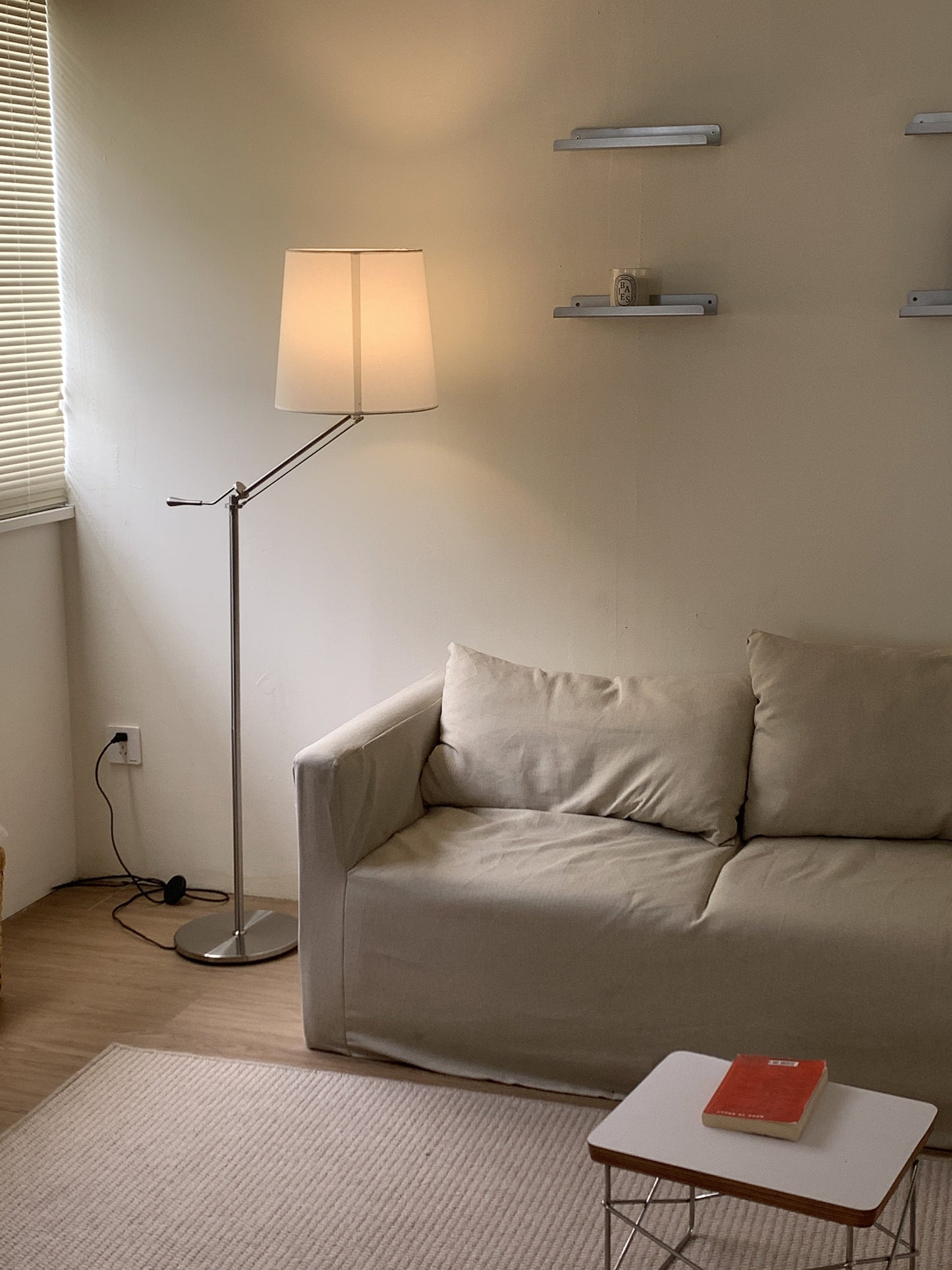 Lampa podłogowa Loneria