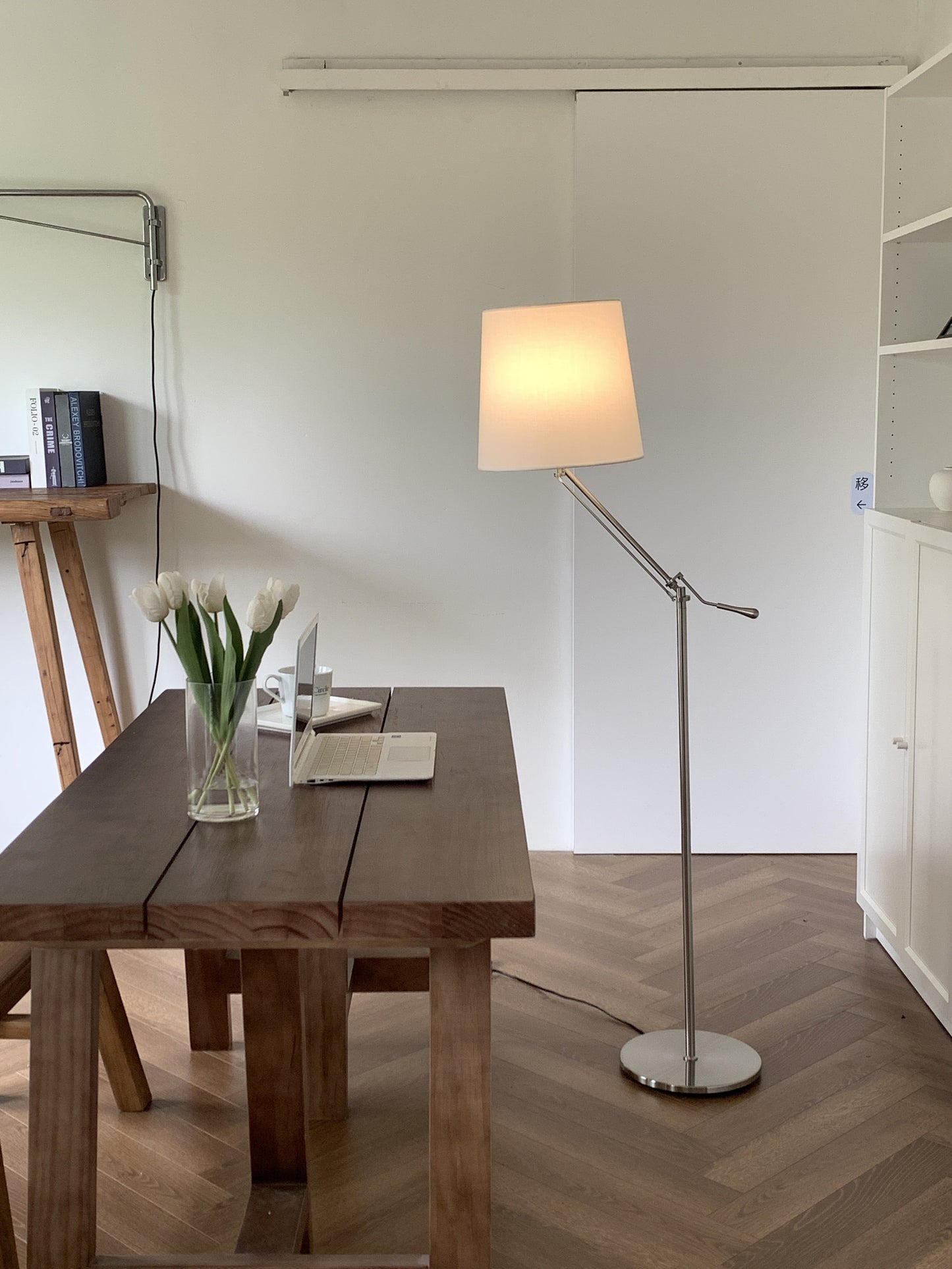 Lampa podłogowa Loneria