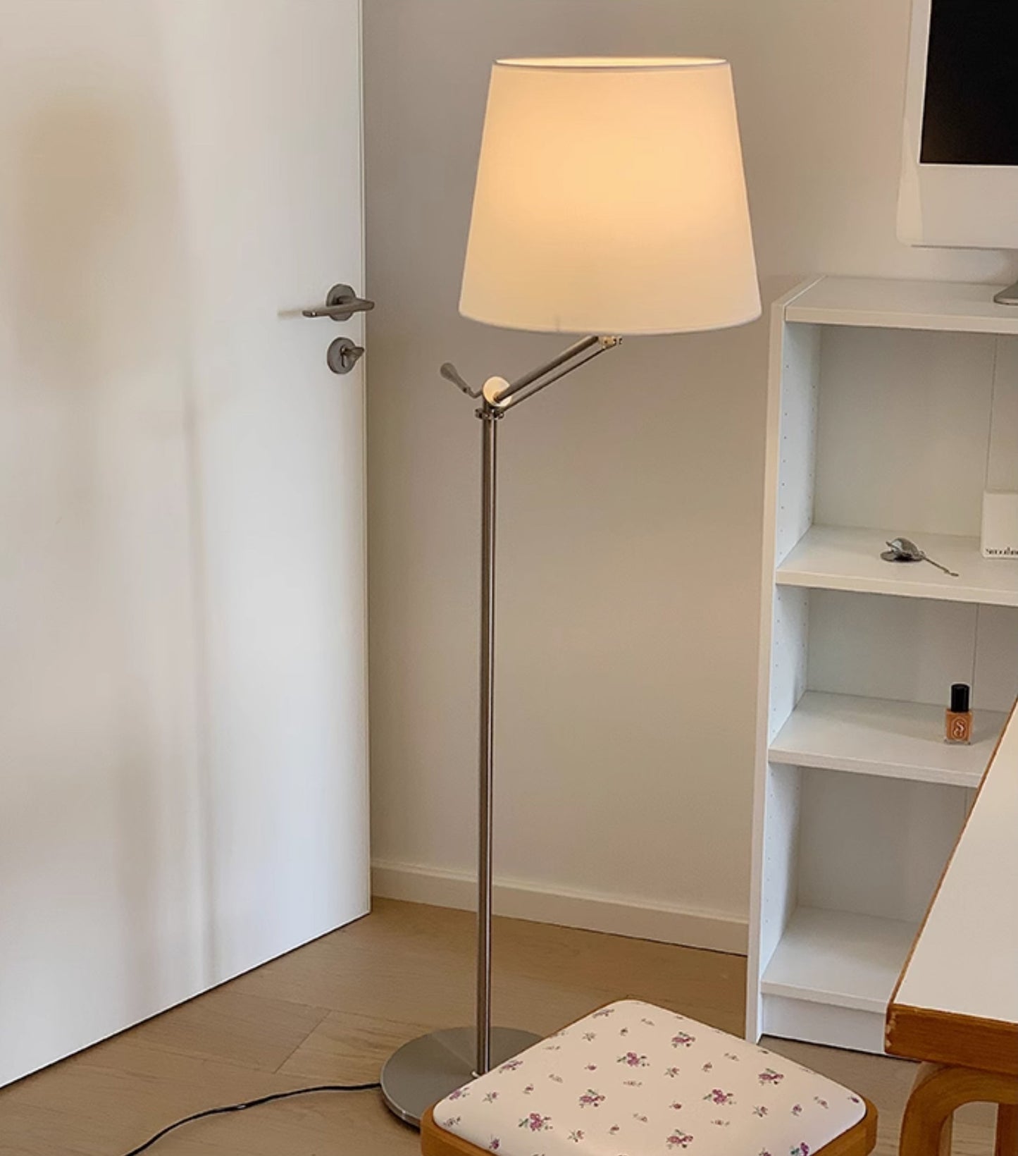 Lampa podłogowa Loneria