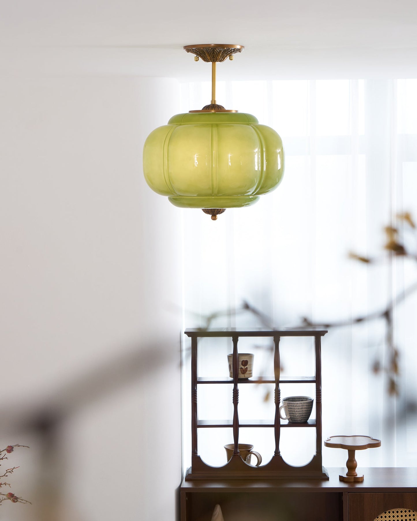 Lampa sufitowa z rzeźbionego szkła w stylu vintage