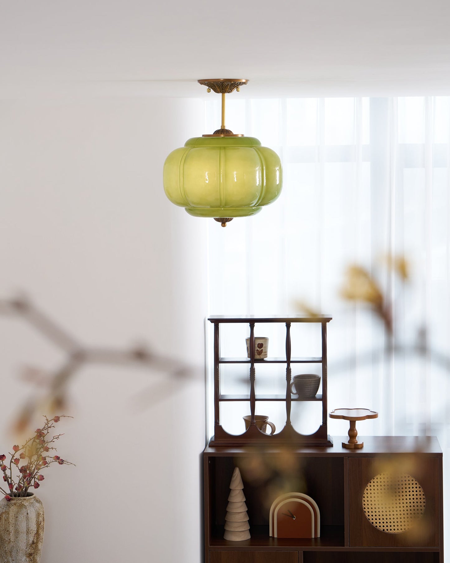 Lampa sufitowa z rzeźbionego szkła w stylu vintage