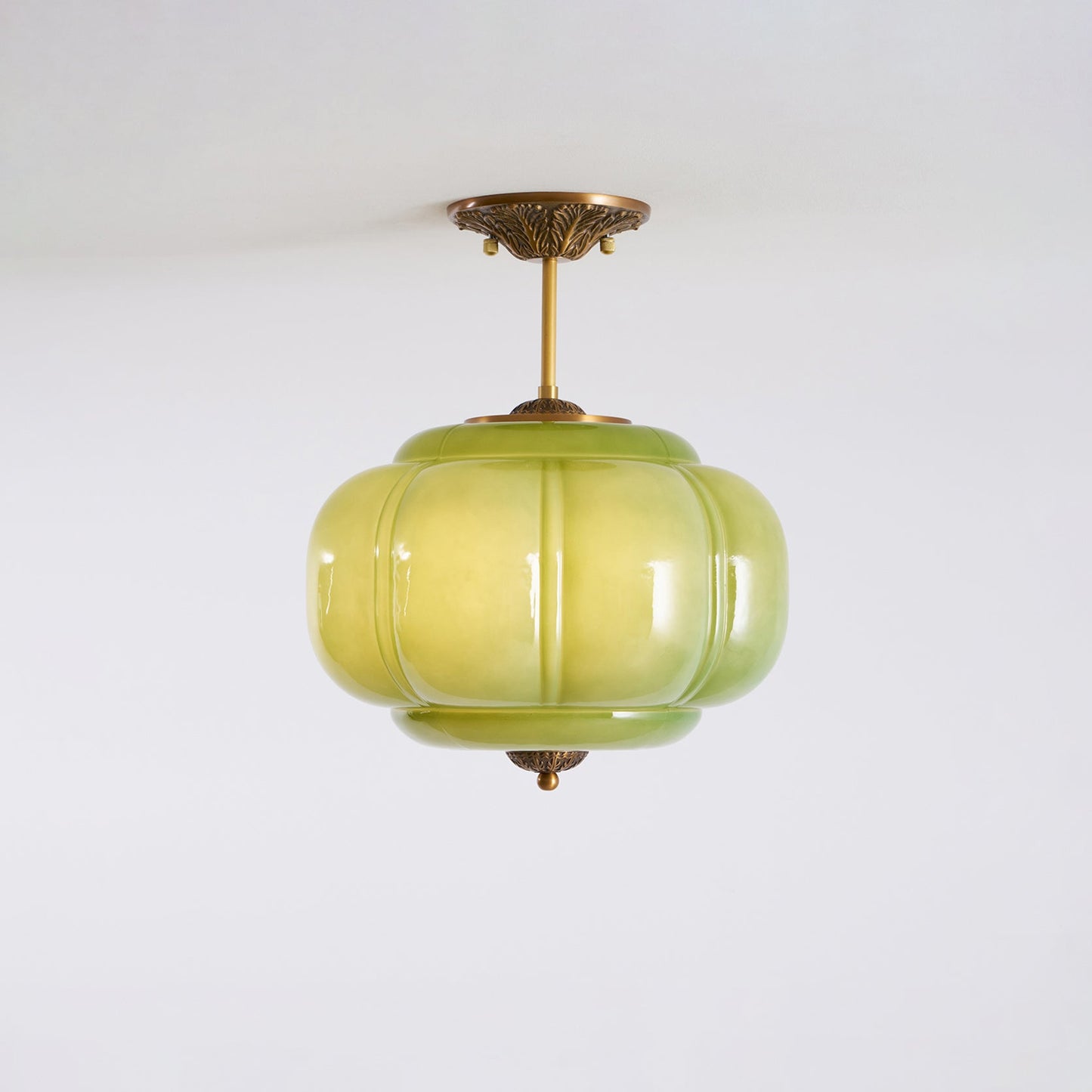 Lampa sufitowa z rzeźbionego szkła w stylu vintage