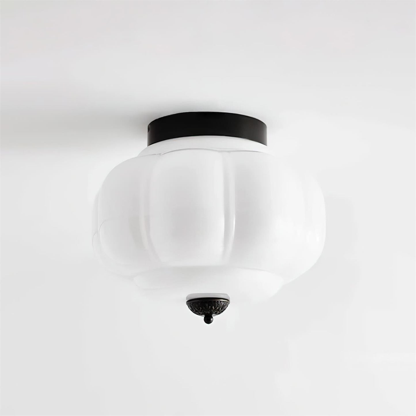 Retro zielona lampa sufitowa do montażu wpuszczanego z złotymi akcentami