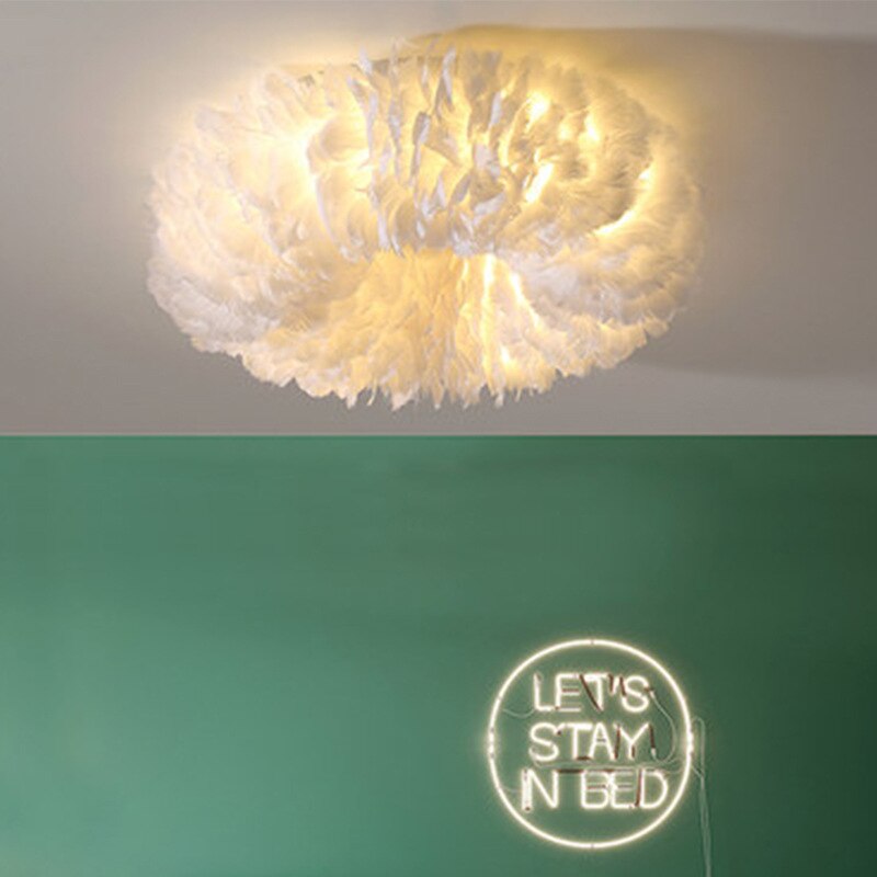Atmosferyczna bohemyjska lampa sufitowa LED z piórami do nowoczesnych wnętrz mieszkalnych