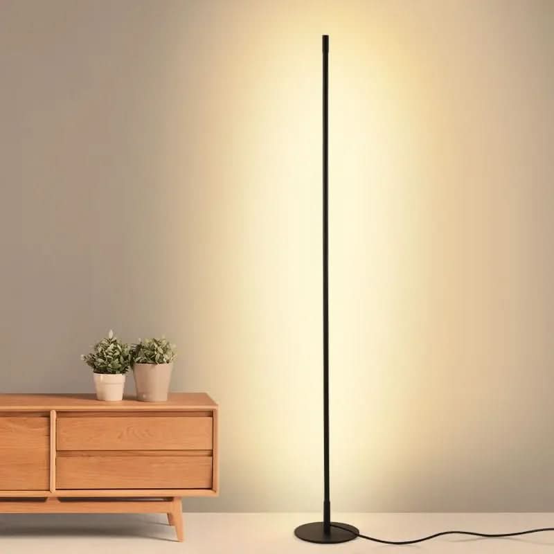 Smukła lampa podłogowa LED z delikatnym światłem ambientowym