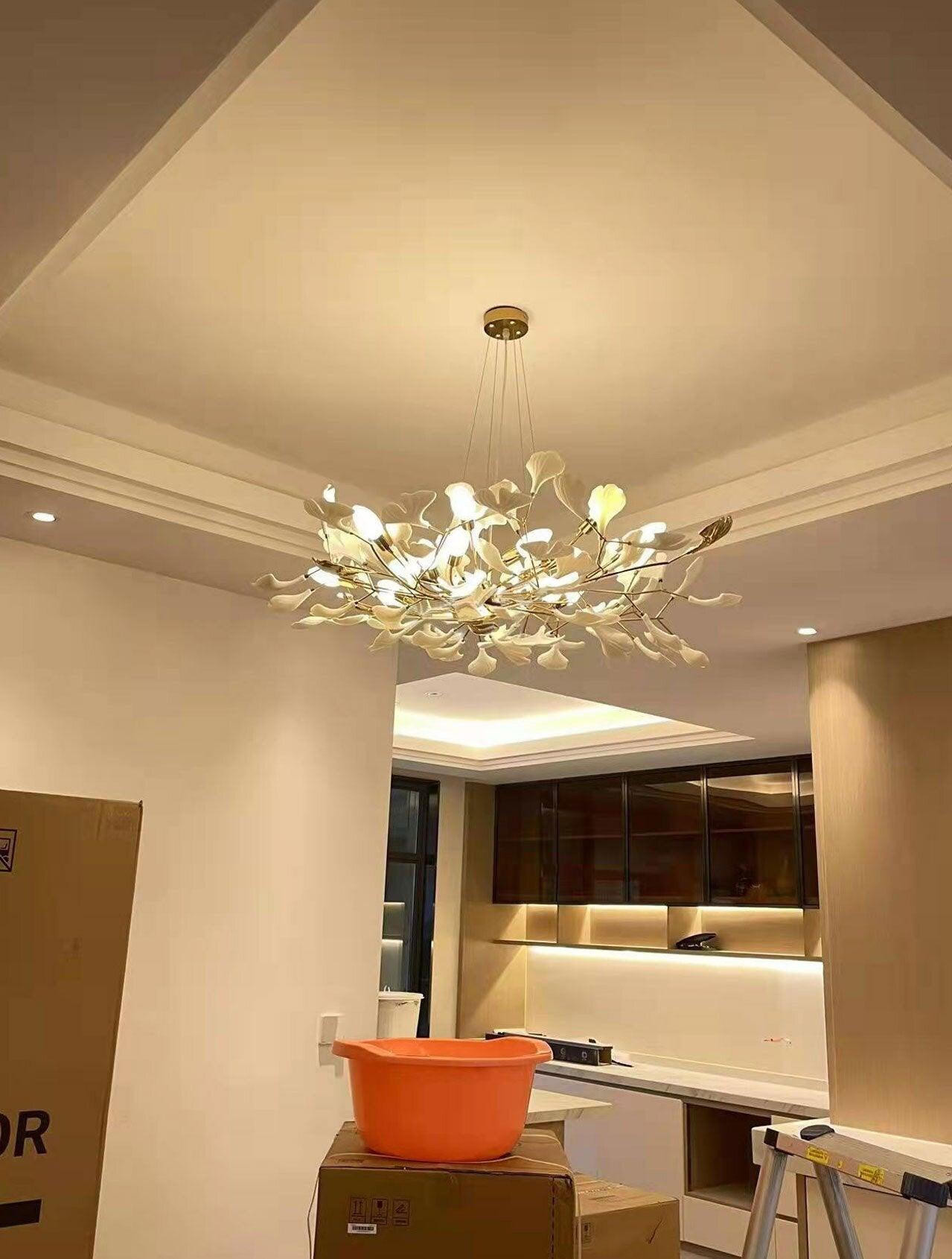 Nowoczesna wisząca lampa ścienna w kształcie liścia