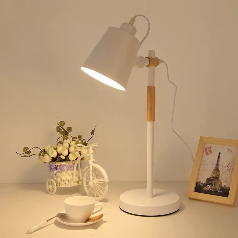 Minimalistyczna lampka nocna do sypialni w stylu skandynawskim z oświetleniem LED
