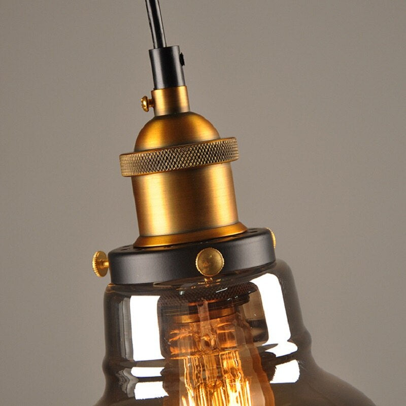 Antyczna lampa wisząca w stylu klasycznym