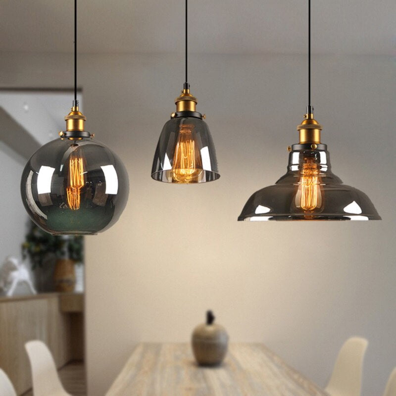 Antyczna lampa wisząca w stylu klasycznym
