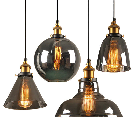 Antyczna lampa wisząca w stylu klasycznym