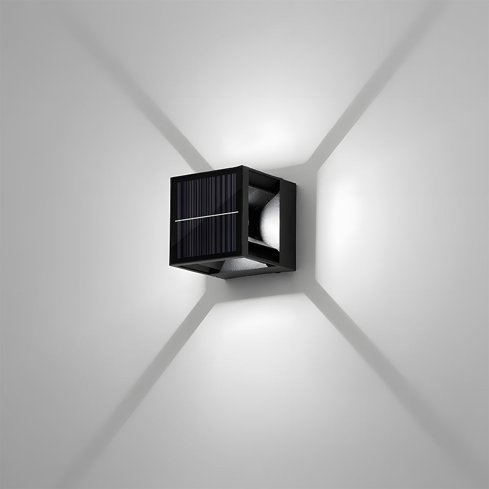 Kwadratowa czarna lampa zewnętrzna zasilana energią słoneczną