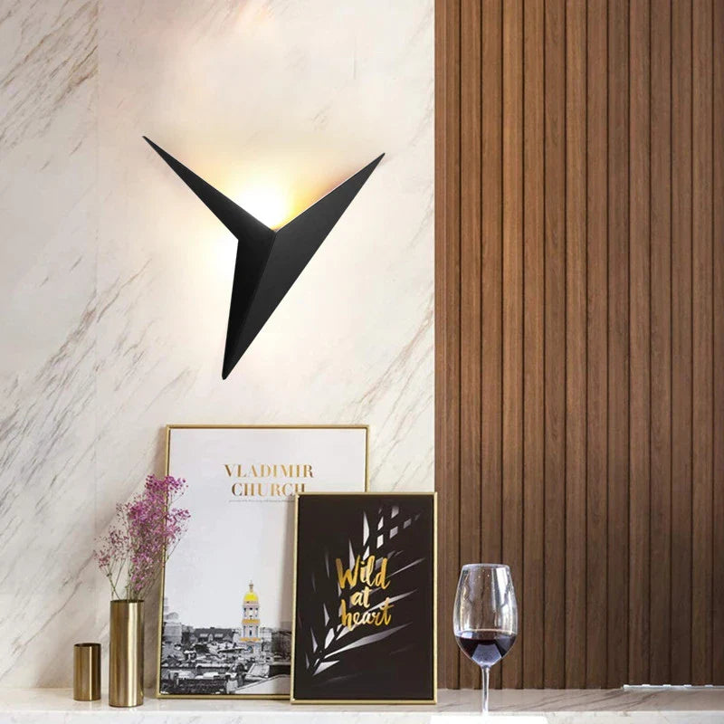 Minimalist wall lamp in the shape of a triangle with the option of warm or cool light