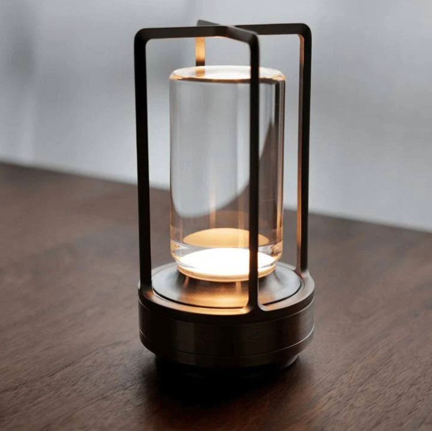 Smukła bezprzewodowa lampa LED stołowa ze ściemnianiem