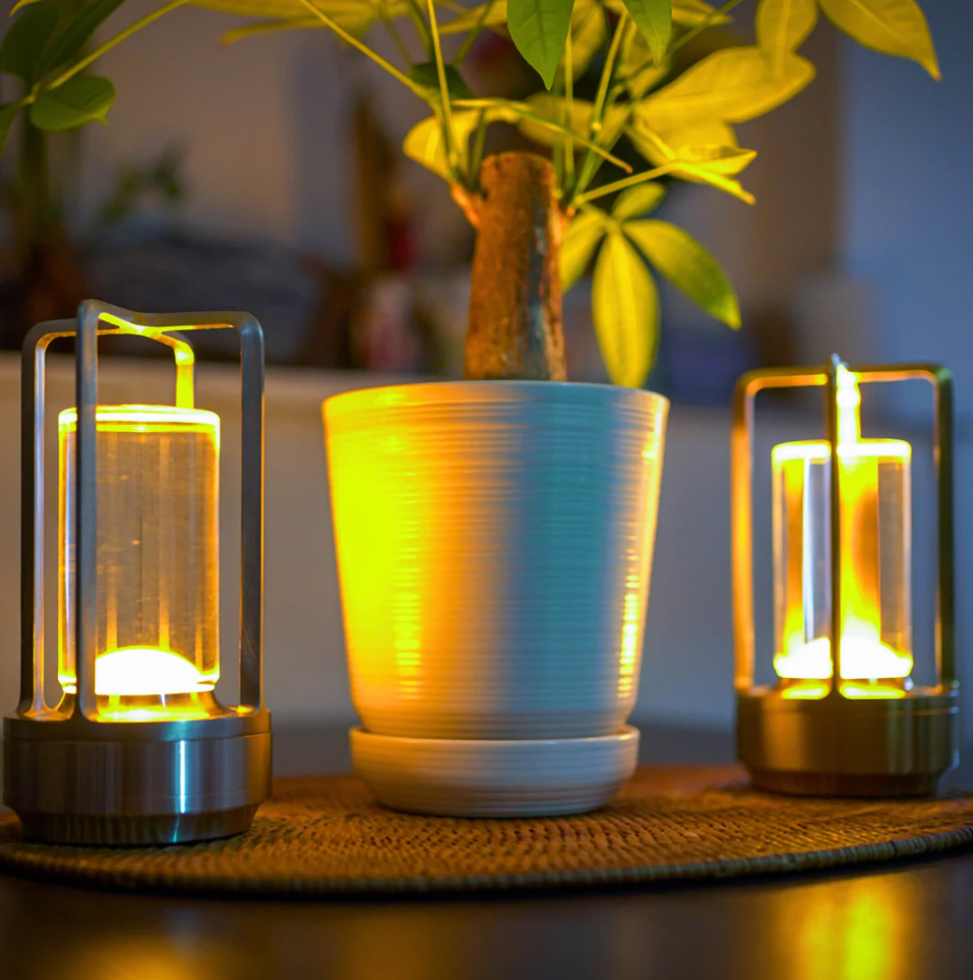 Smukła bezprzewodowa lampa LED stołowa ze ściemnianiem