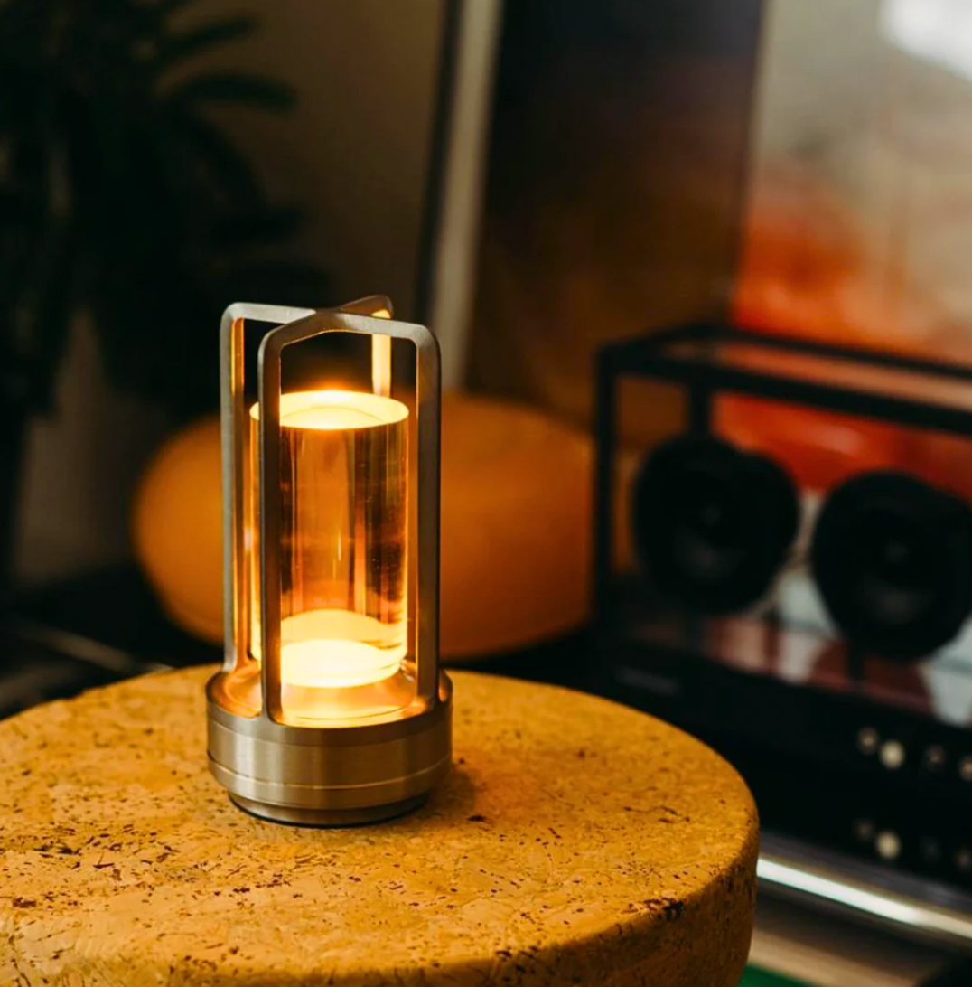 Smukła bezprzewodowa lampa LED stołowa ze ściemnianiem