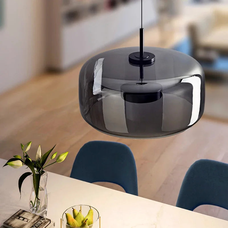 Wyrafinowana szklana lampa wisząca do nowoczesnych wnętrz