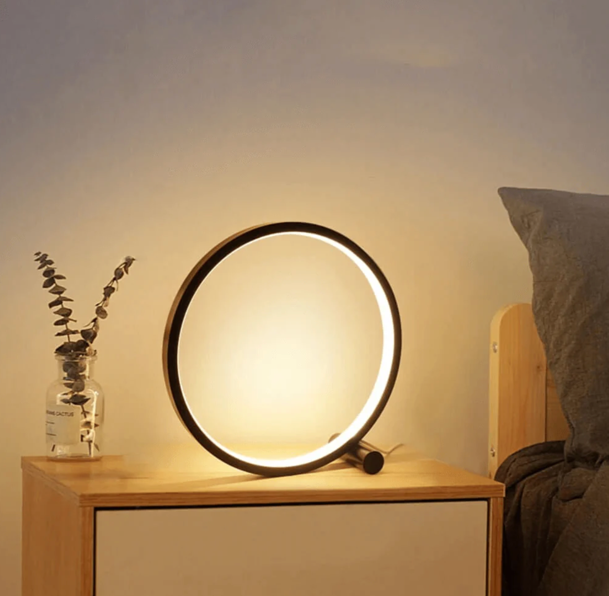 Kompaktowa lampa LED z panelem dotykowym i regulacji jasności -przeznaczona do użytku domowego